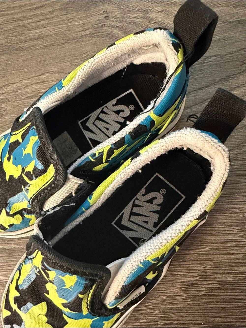 Vans 5C Kids Slip-On Sneakers in Blue, Yellow & Black Shark Print
